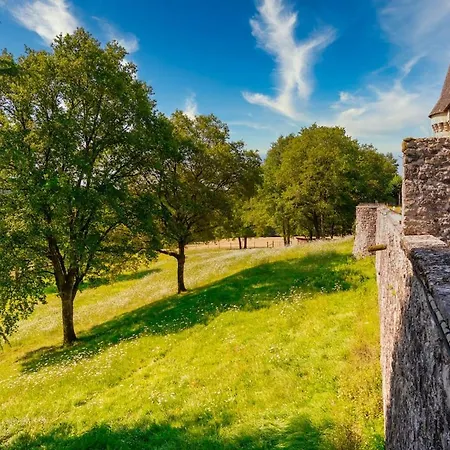 House With A Private Hot Tub And Medieval Garden