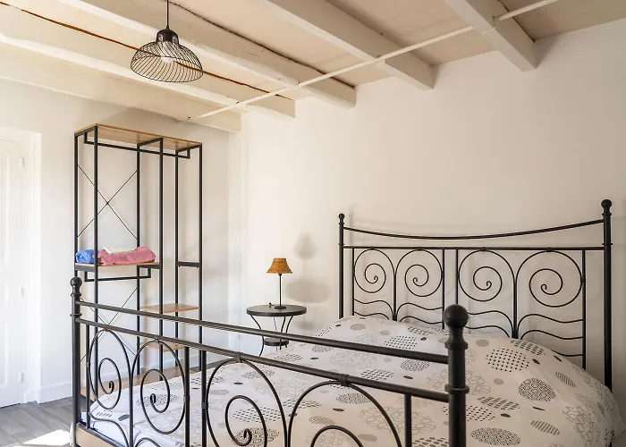 House With A Private Hot Tub And Medieval Garden بيت للعطل Saint-Pierre-de-Frugie